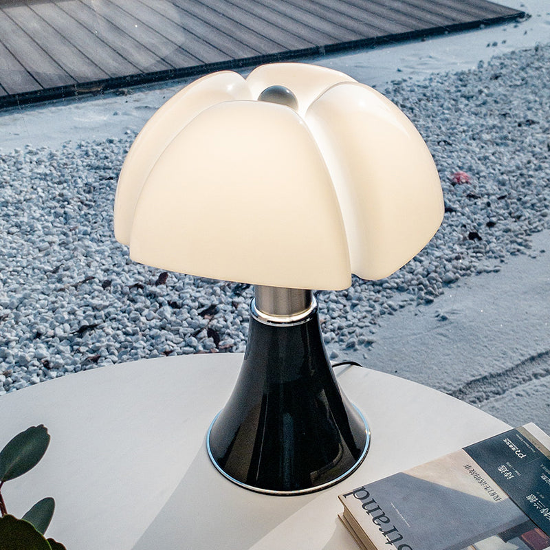 Elegant LED-lampa med Klassisk Design – Energieffektiv Varm Belysning för Vardagsrum och Sovrum 3